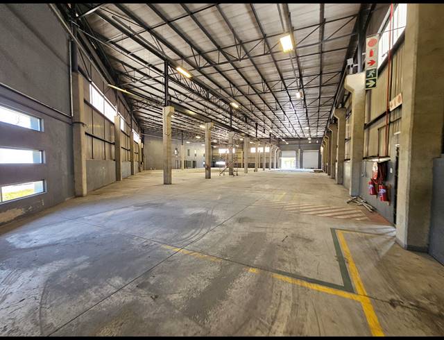 2,600M² FACTORY FOR SALE IN LANSERIA